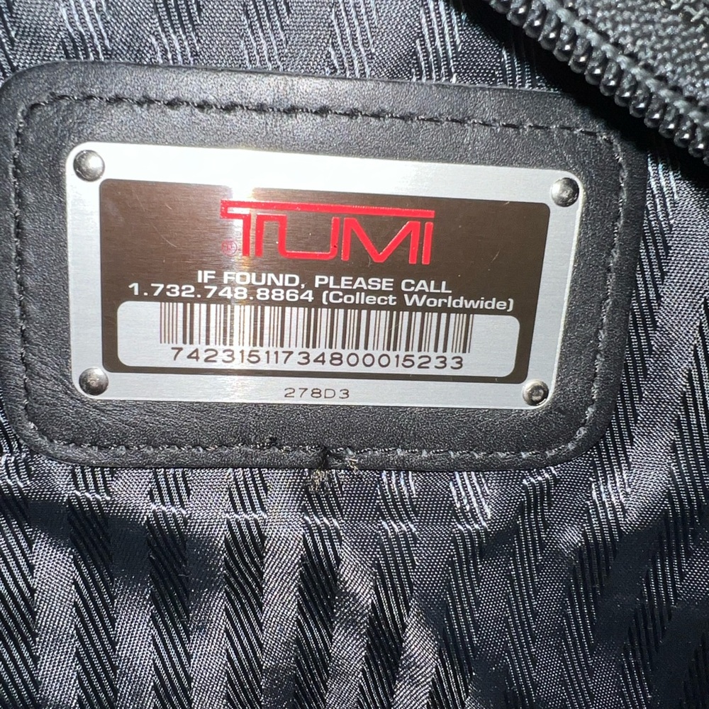 Tumi Nylon 21" Expandable Carry On Weekender Duffle Bag - Picture 3 of 10